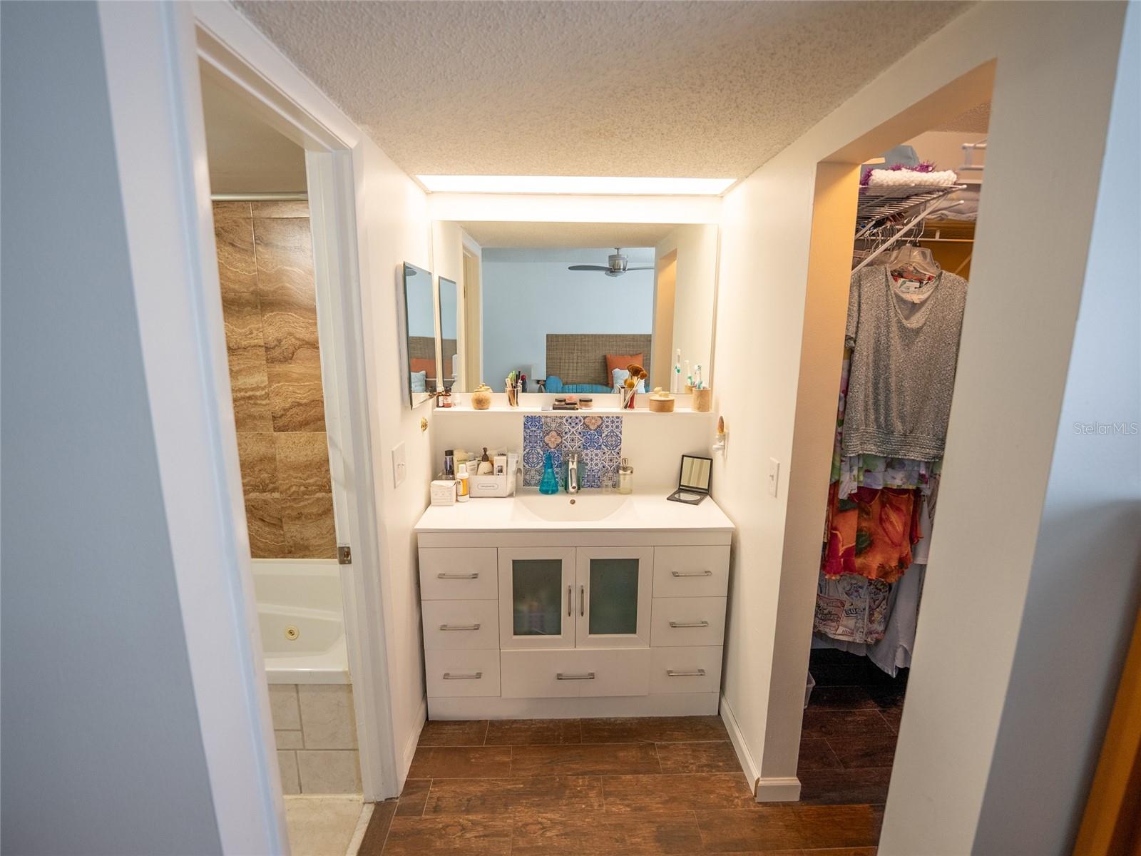 Image 24 of 33 For 4829 Walden Circle 7