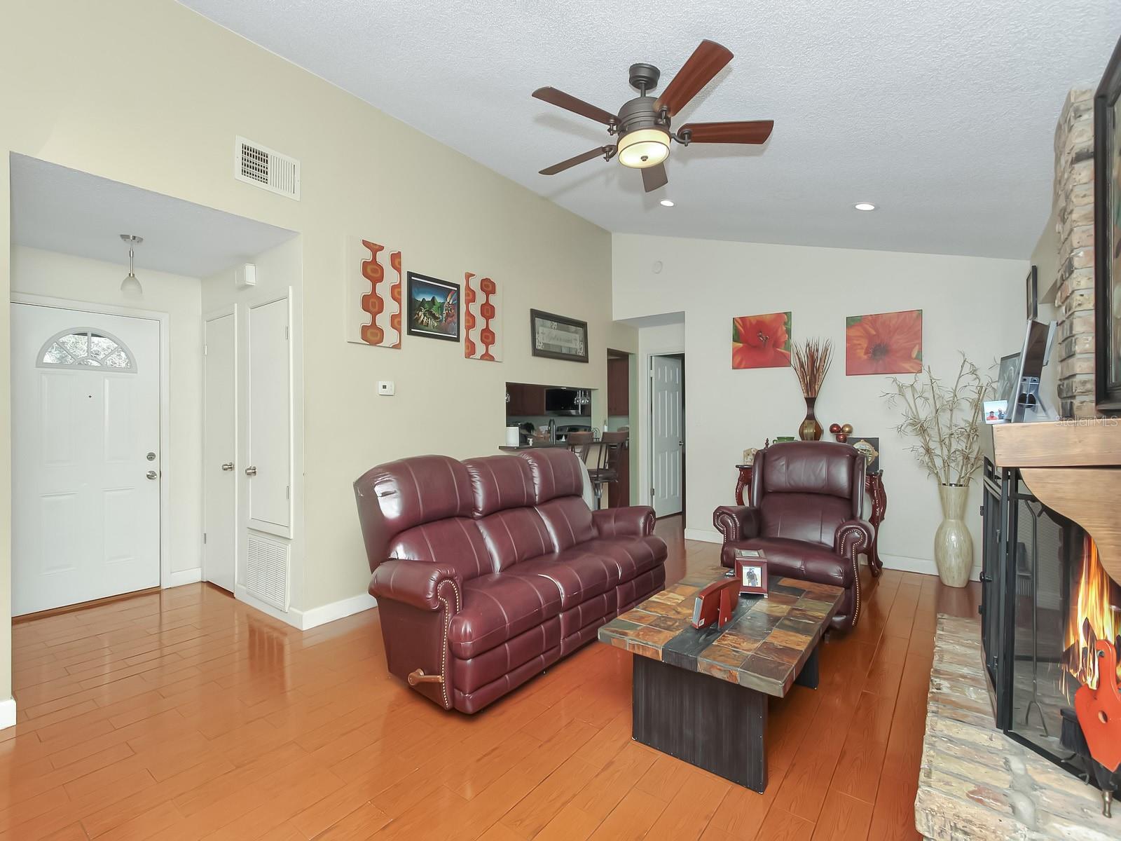 Image 4 of 24 For 8644 Lyonia Drive