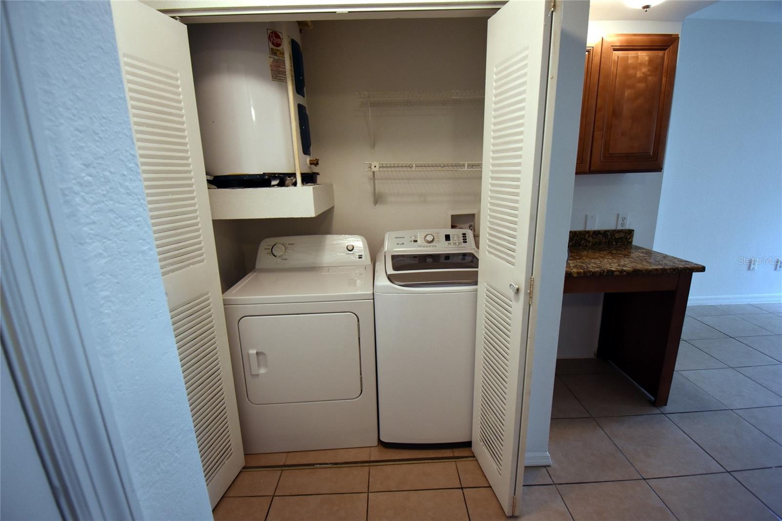 Image 12 of 21 For 2000 Erving Circle 208