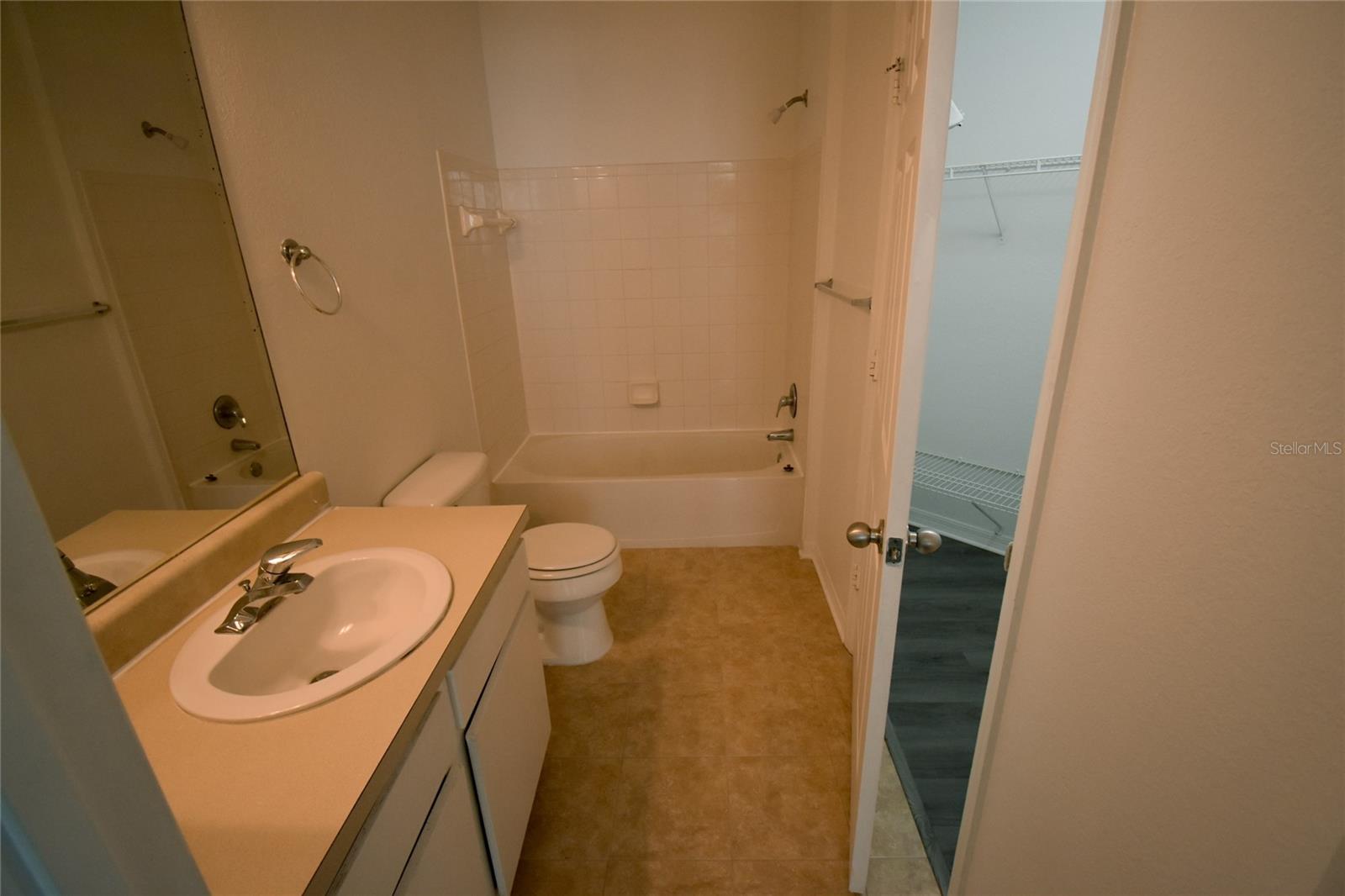 Image 9 of 21 For 2000 Erving Circle 208