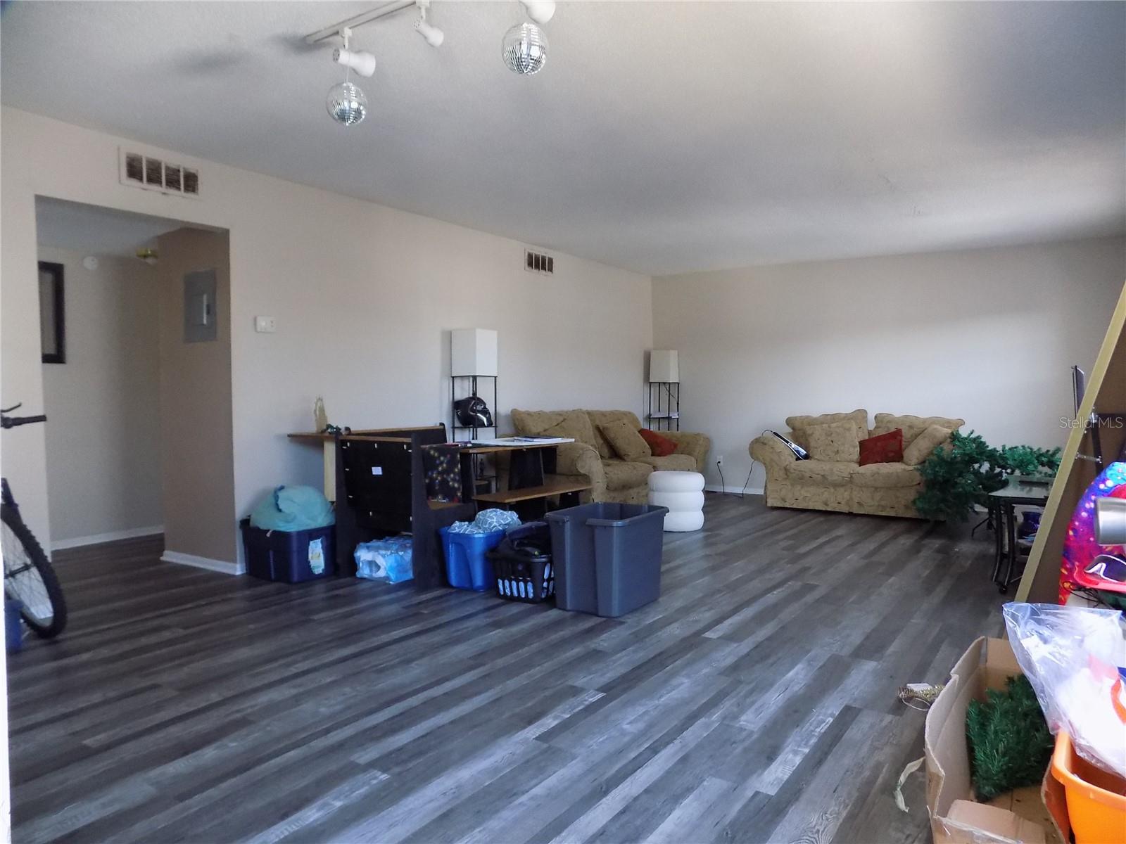 Image 4 of 11 For 1000 Semoran Boulevard 512