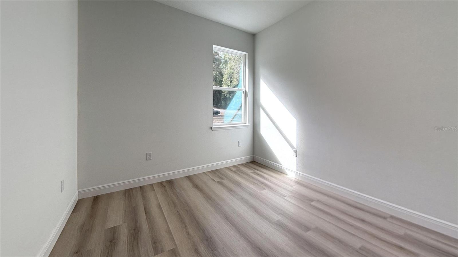 Image 14 of 19 For 2018 Magenta Drive