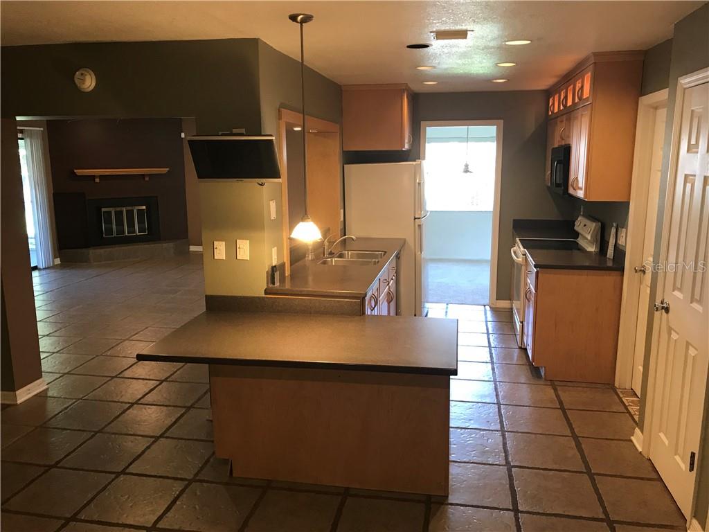 Image 7 of 20 For 852 Woodside Road