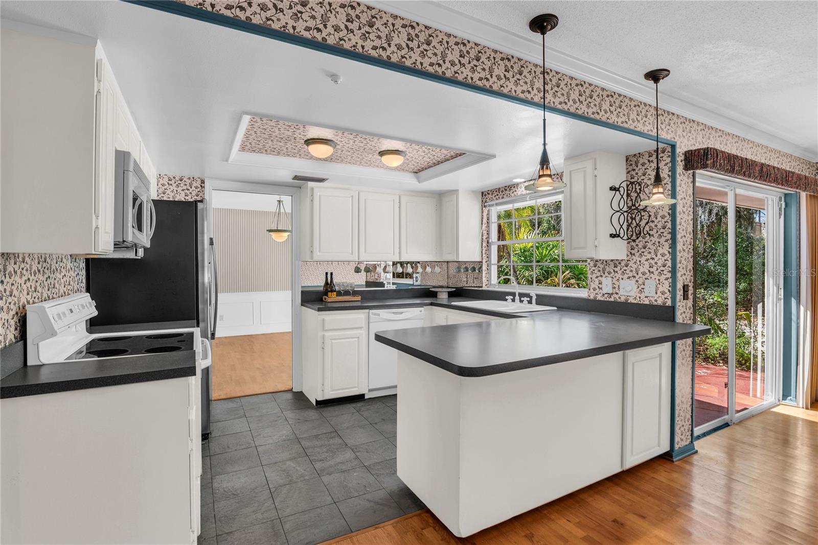 Image 15 of 53 For 1620 Summerlin Avenue