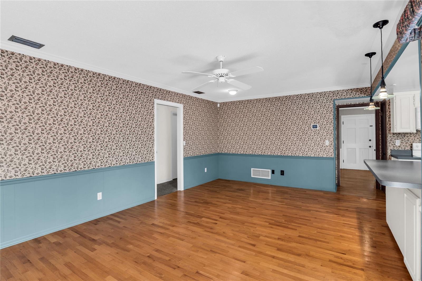 Image 19 of 53 For 1620 Summerlin Avenue