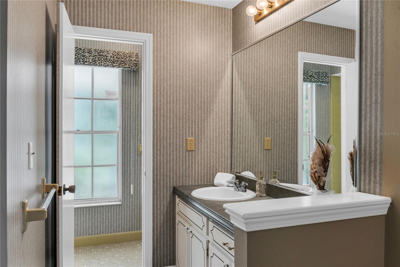 Image 28 of 53 For 1620 Summerlin Avenue