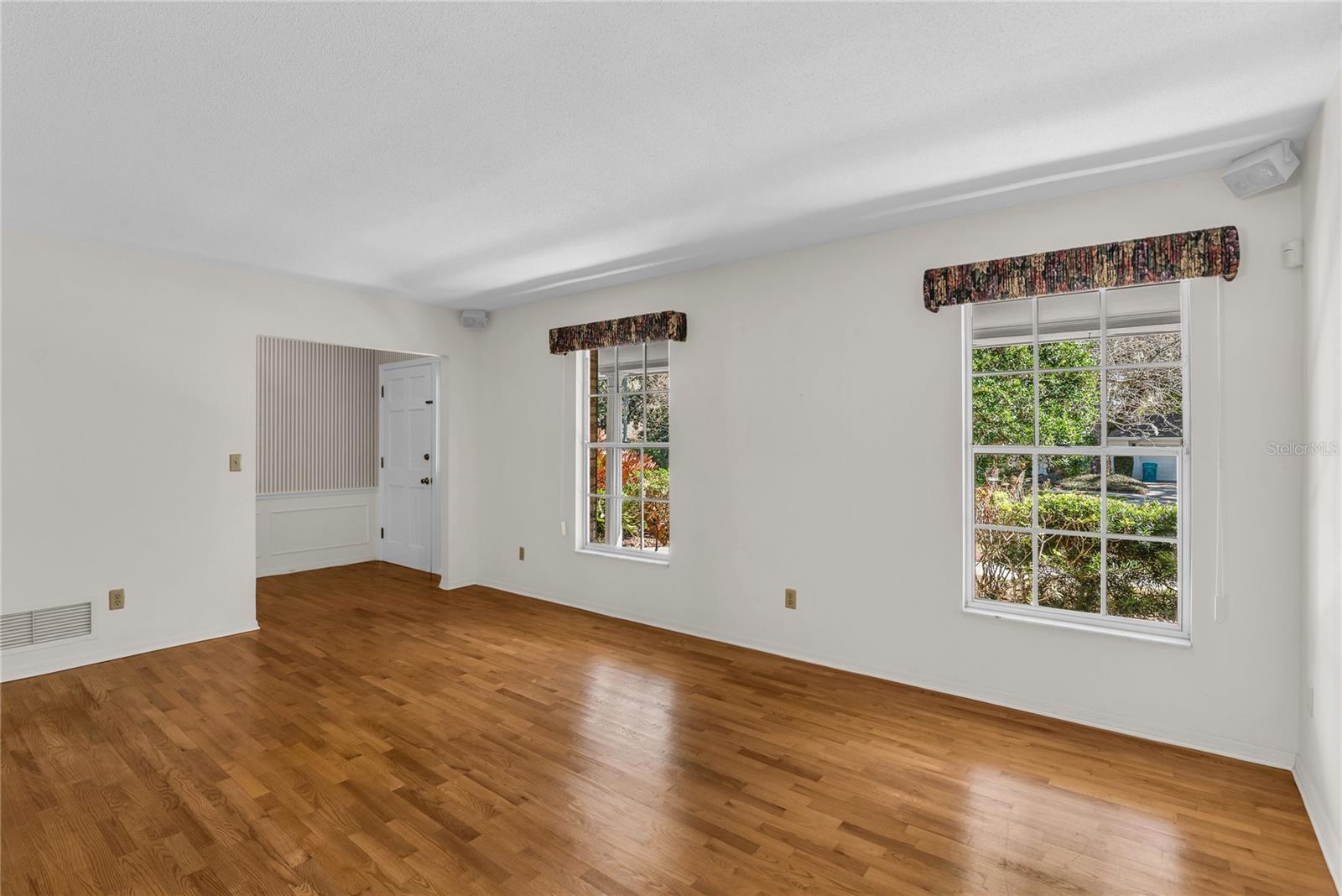 Image 8 of 53 For 1620 Summerlin Avenue