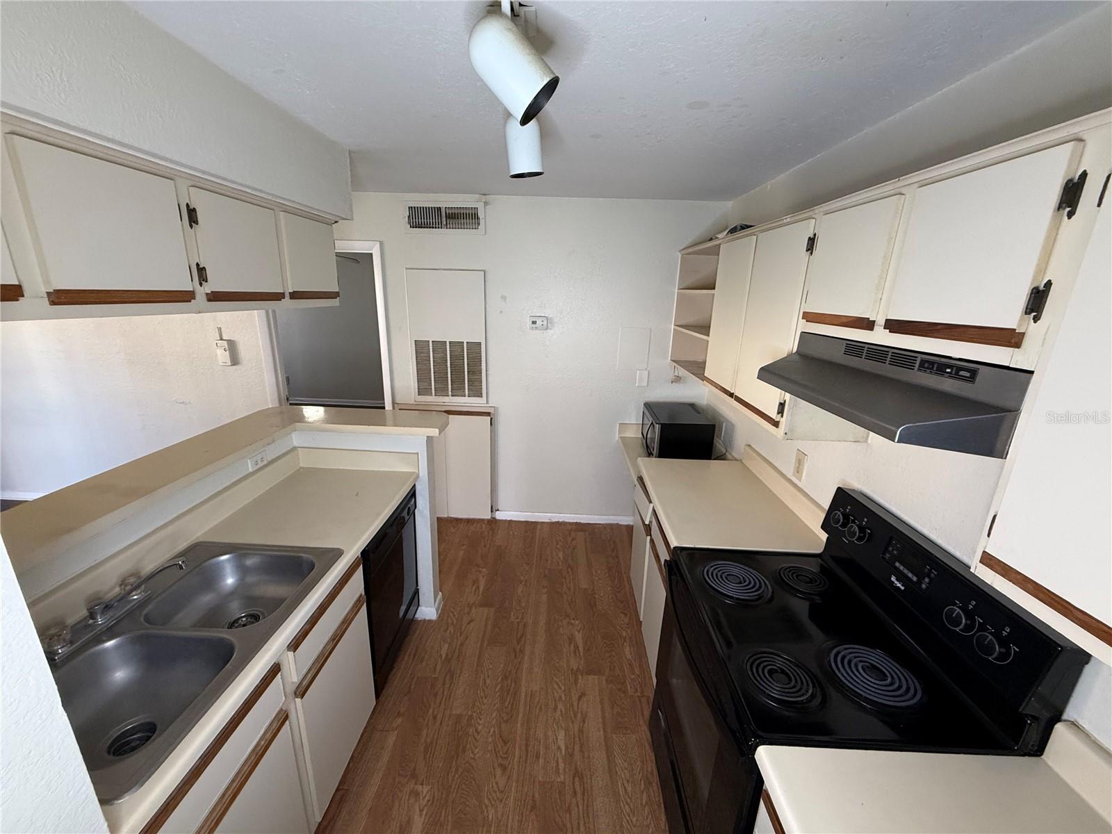 Image 10 of 24 For 5500 Devonbriar Way 104