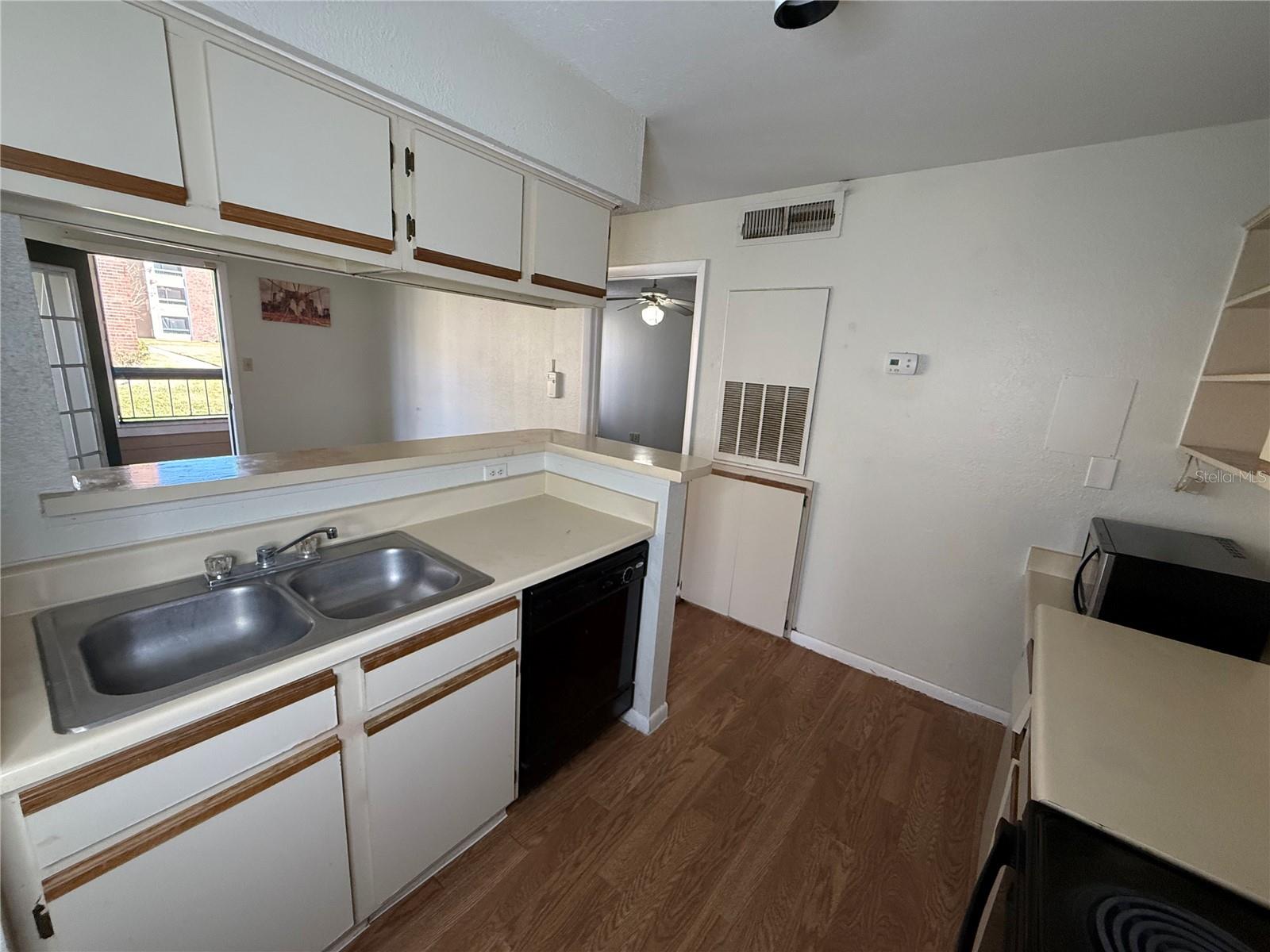 Image 11 of 24 For 5500 Devonbriar Way 104