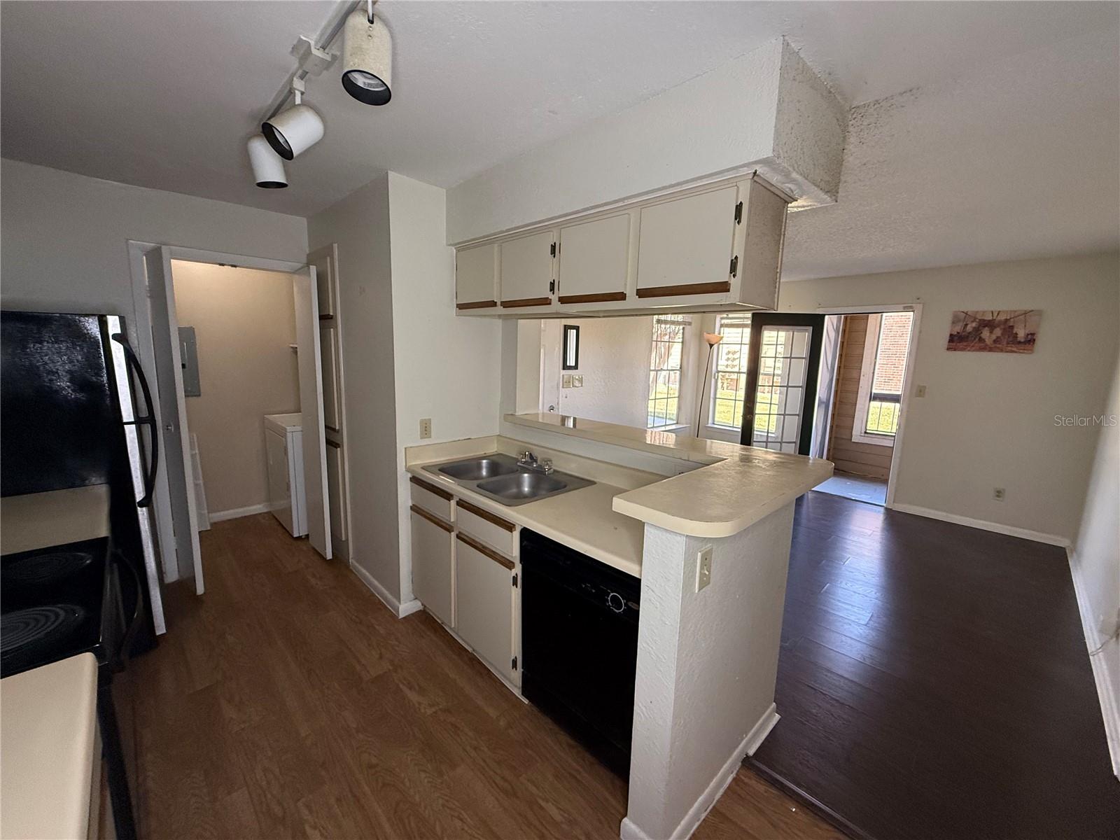 Image 8 of 24 For 5500 Devonbriar Way 104