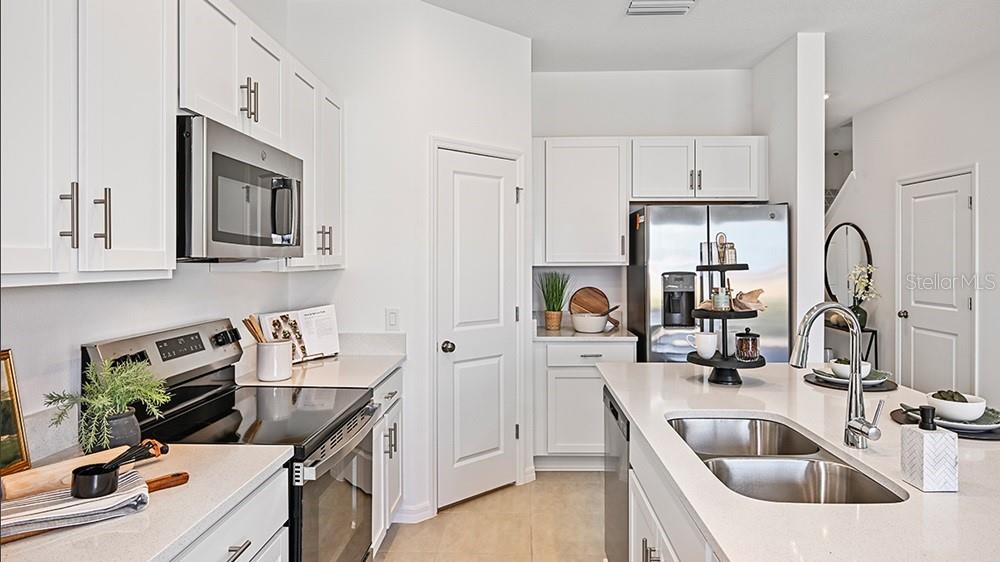 Image 7 of 36 For 7643 Waterscape Drive