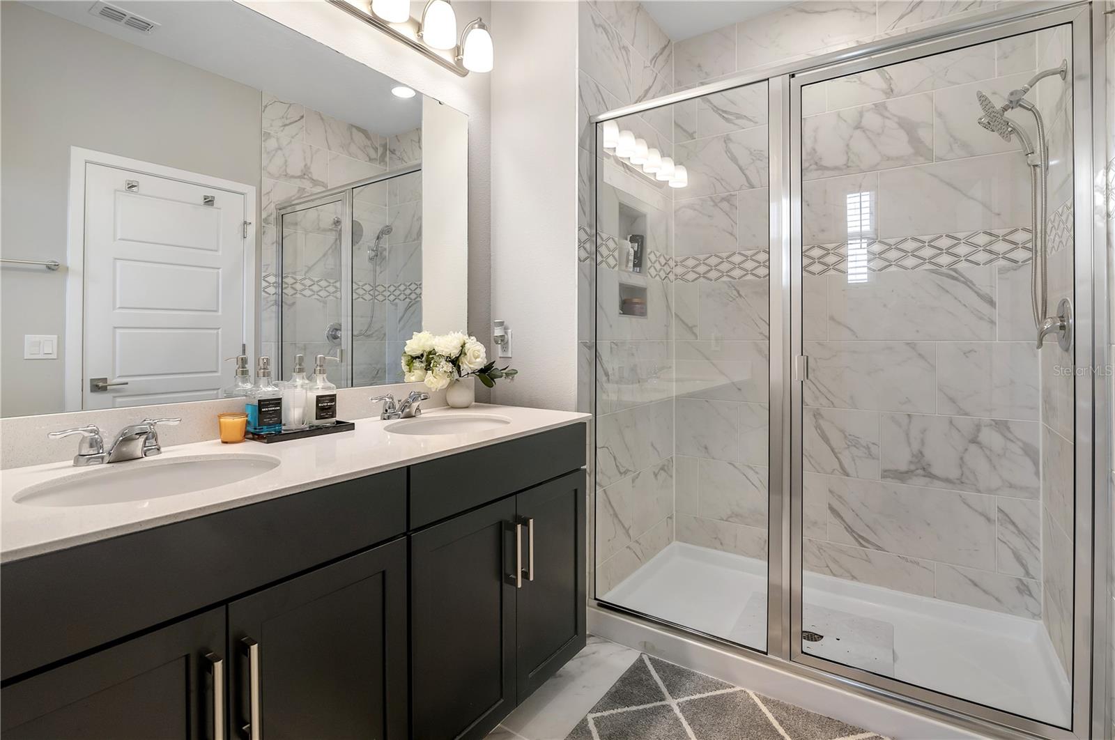 Listing photo id 15 for 4875 Lacewing Drive