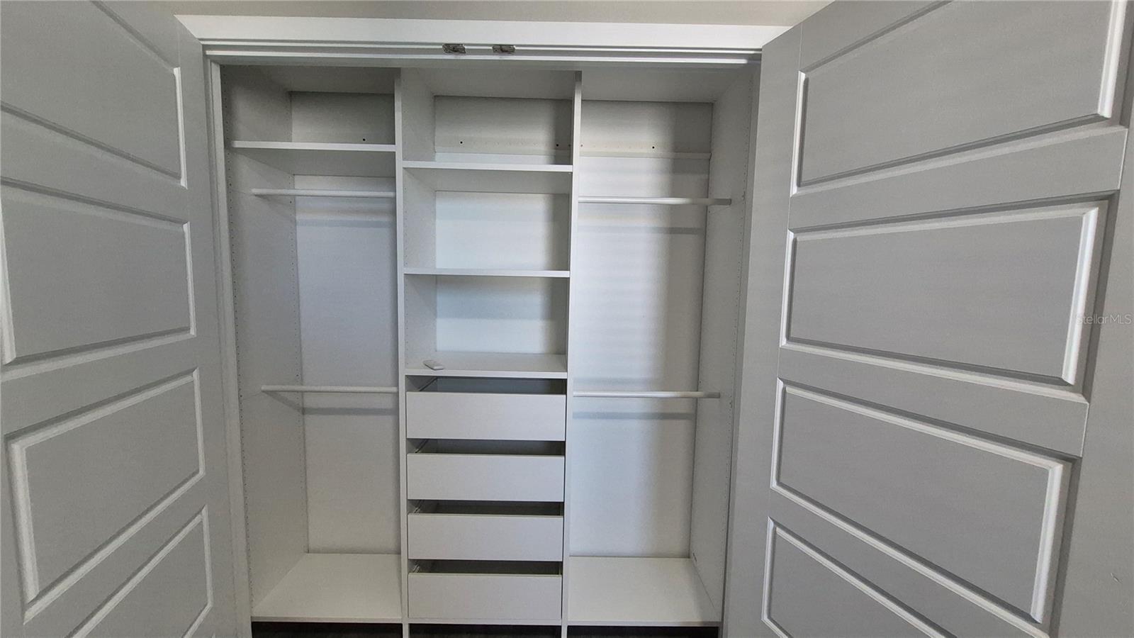 Listing photo id 18 for 4875 Lacewing Drive