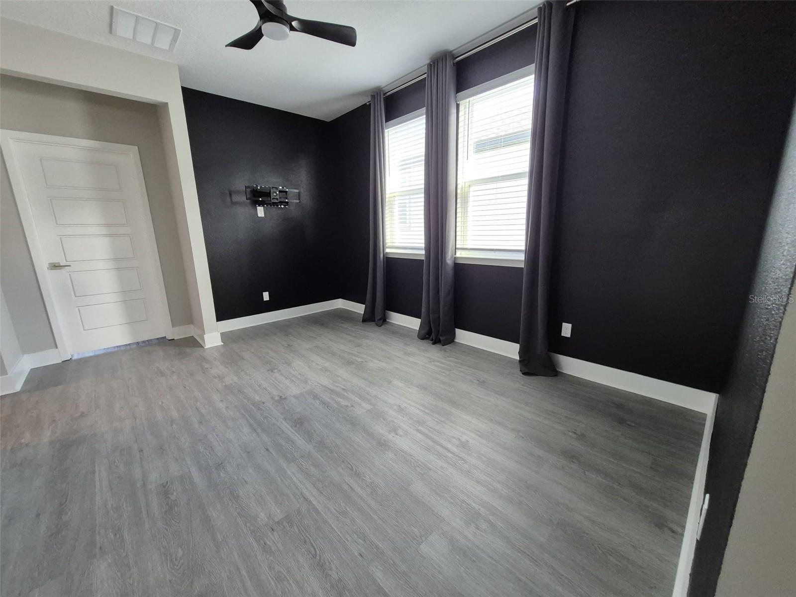 Listing photo id 25 for 4875 Lacewing Drive