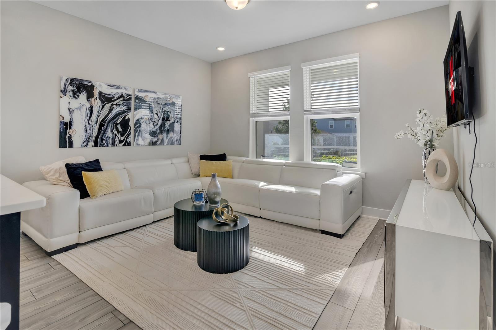 Listing photo id 4 for 4875 Lacewing Drive