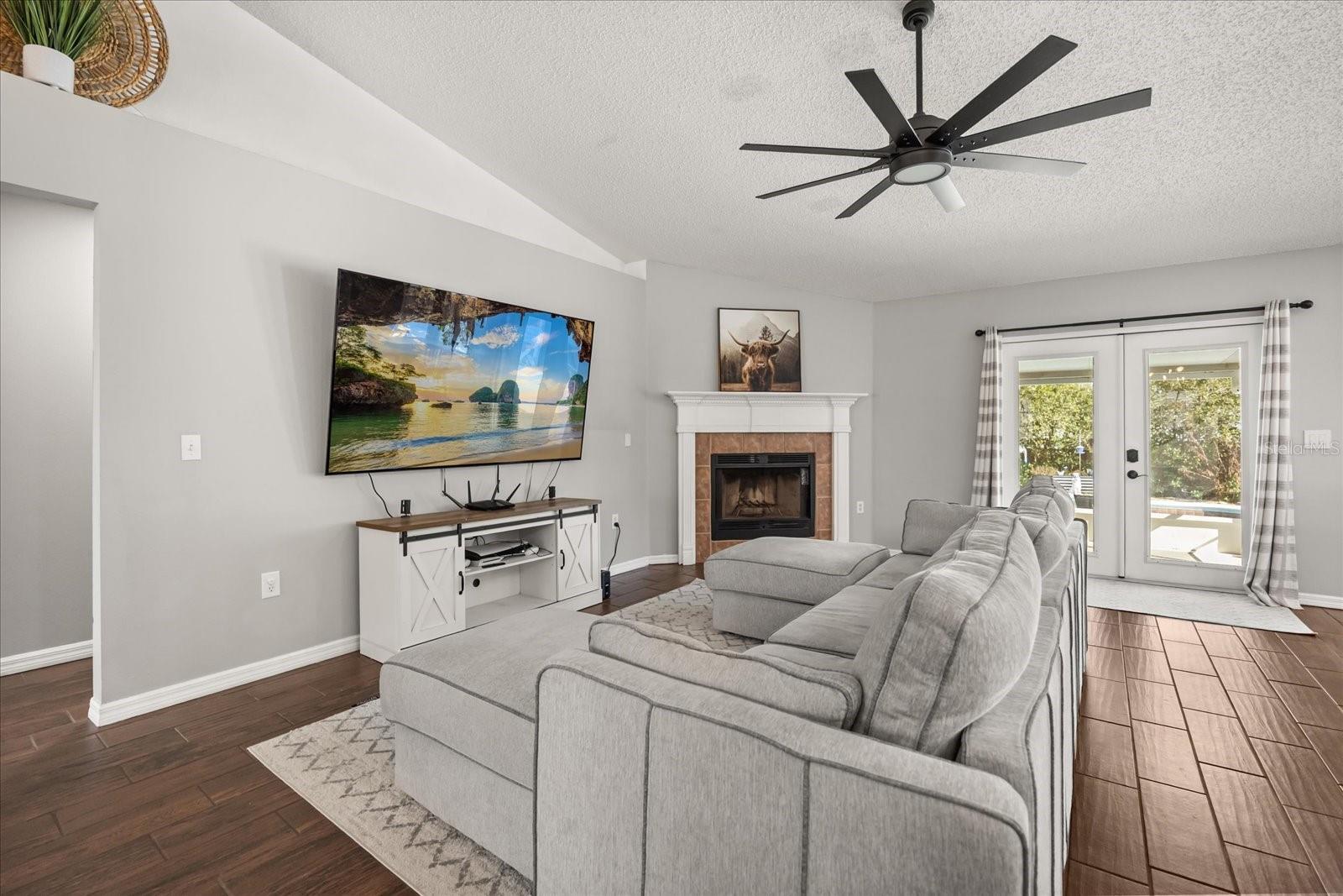 Image 9 of 29 For 275 Walnut Avenue