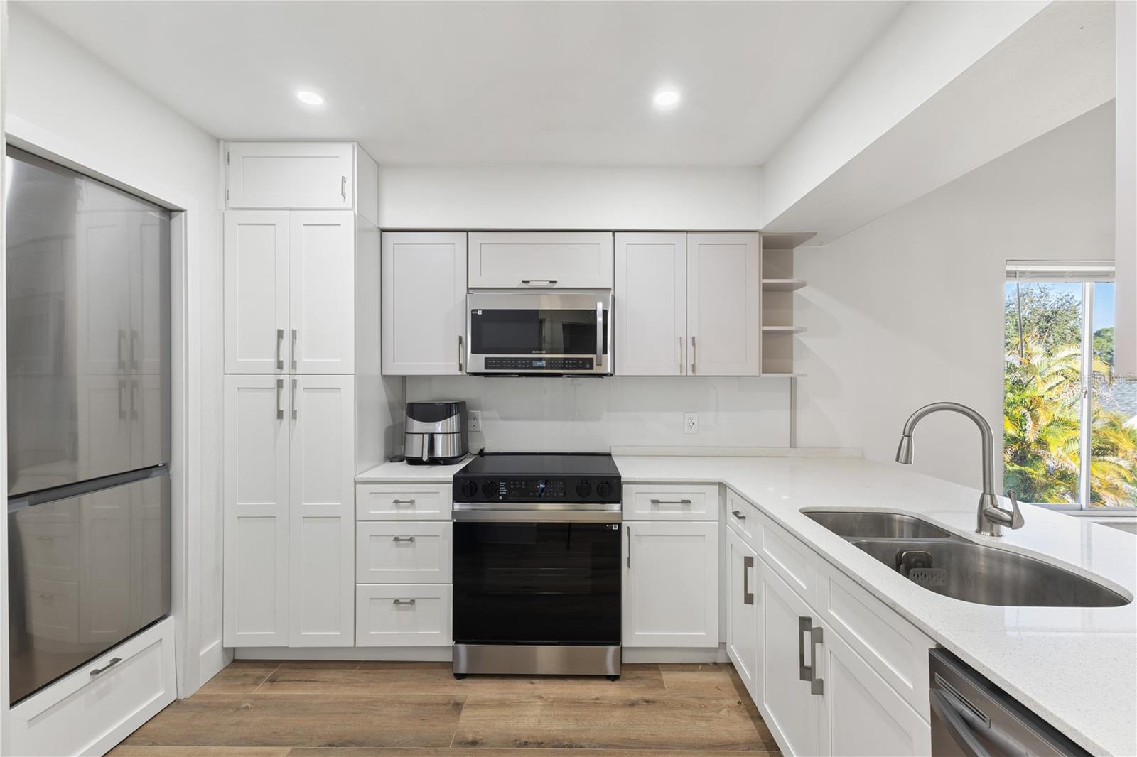 Image 2 of 31 For 5606 Blue Shadows Court 10