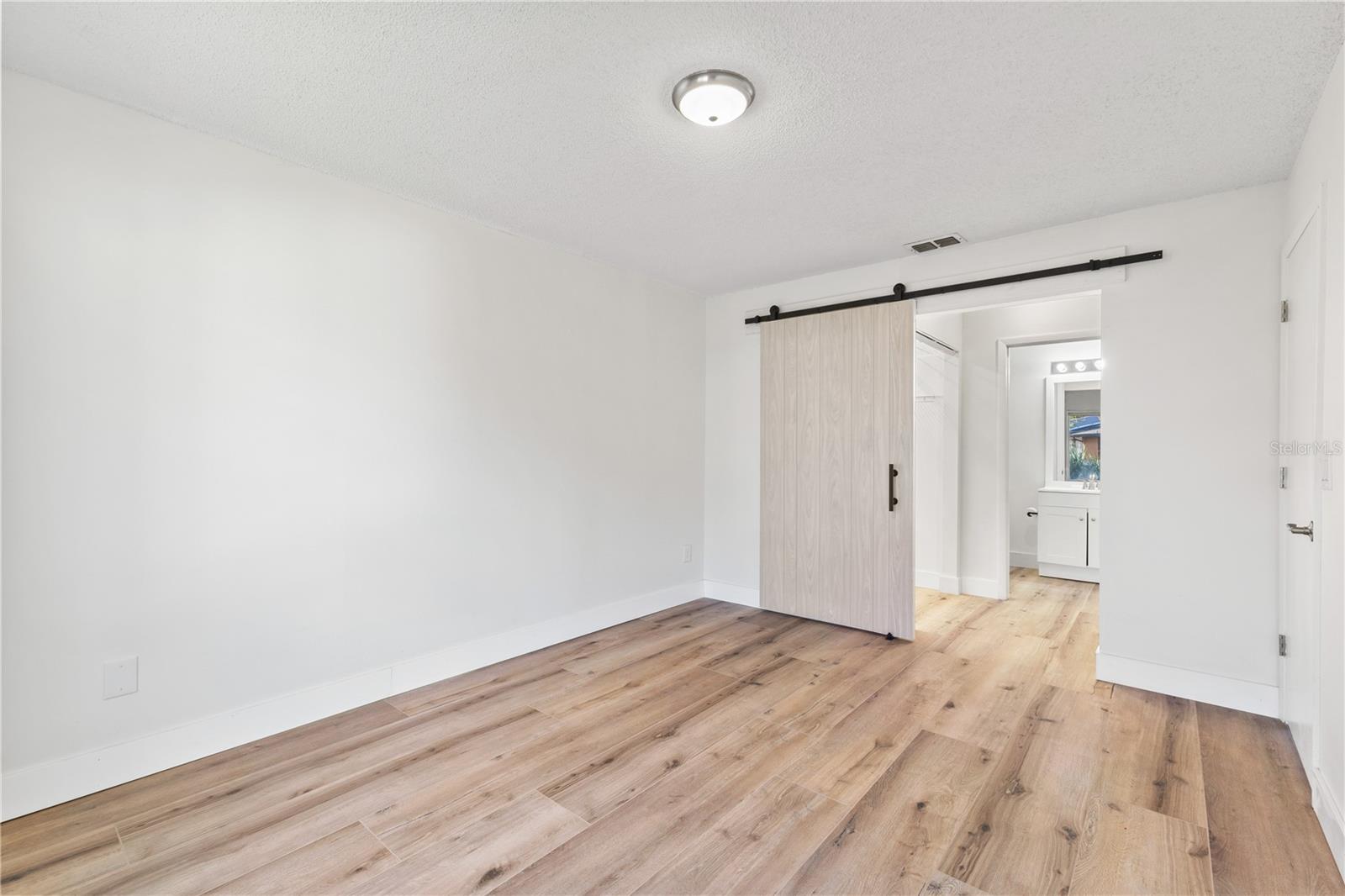 Image 20 of 31 For 5606 Blue Shadows Court 10