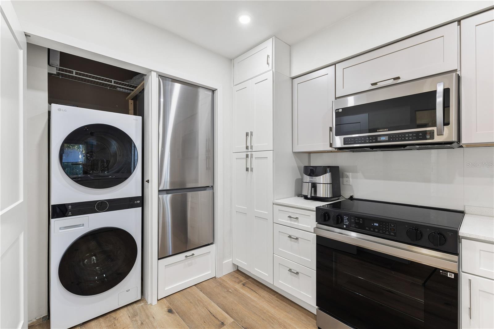 Image 3 of 31 For 5606 Blue Shadows Court 10