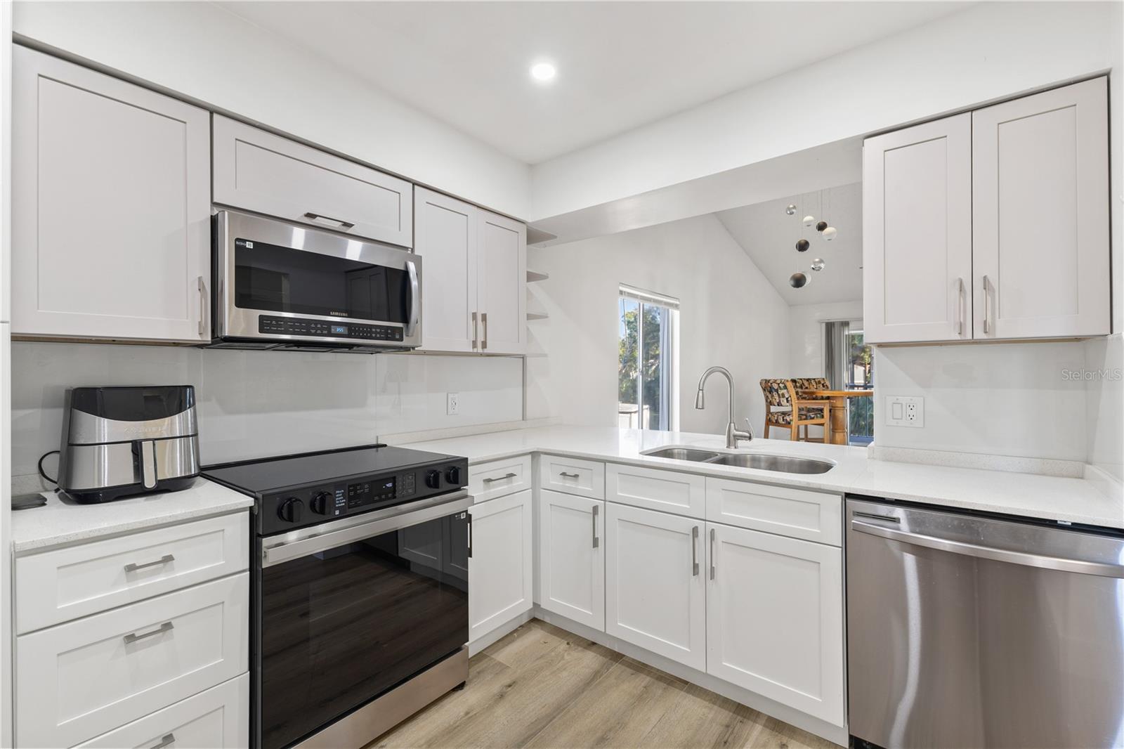 Image 5 of 31 For 5606 Blue Shadows Court 10