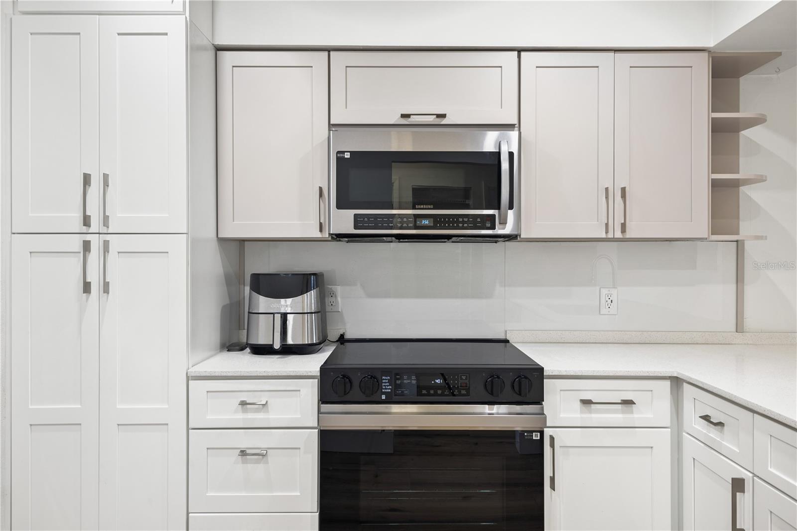 Image 6 of 31 For 5606 Blue Shadows Court 10