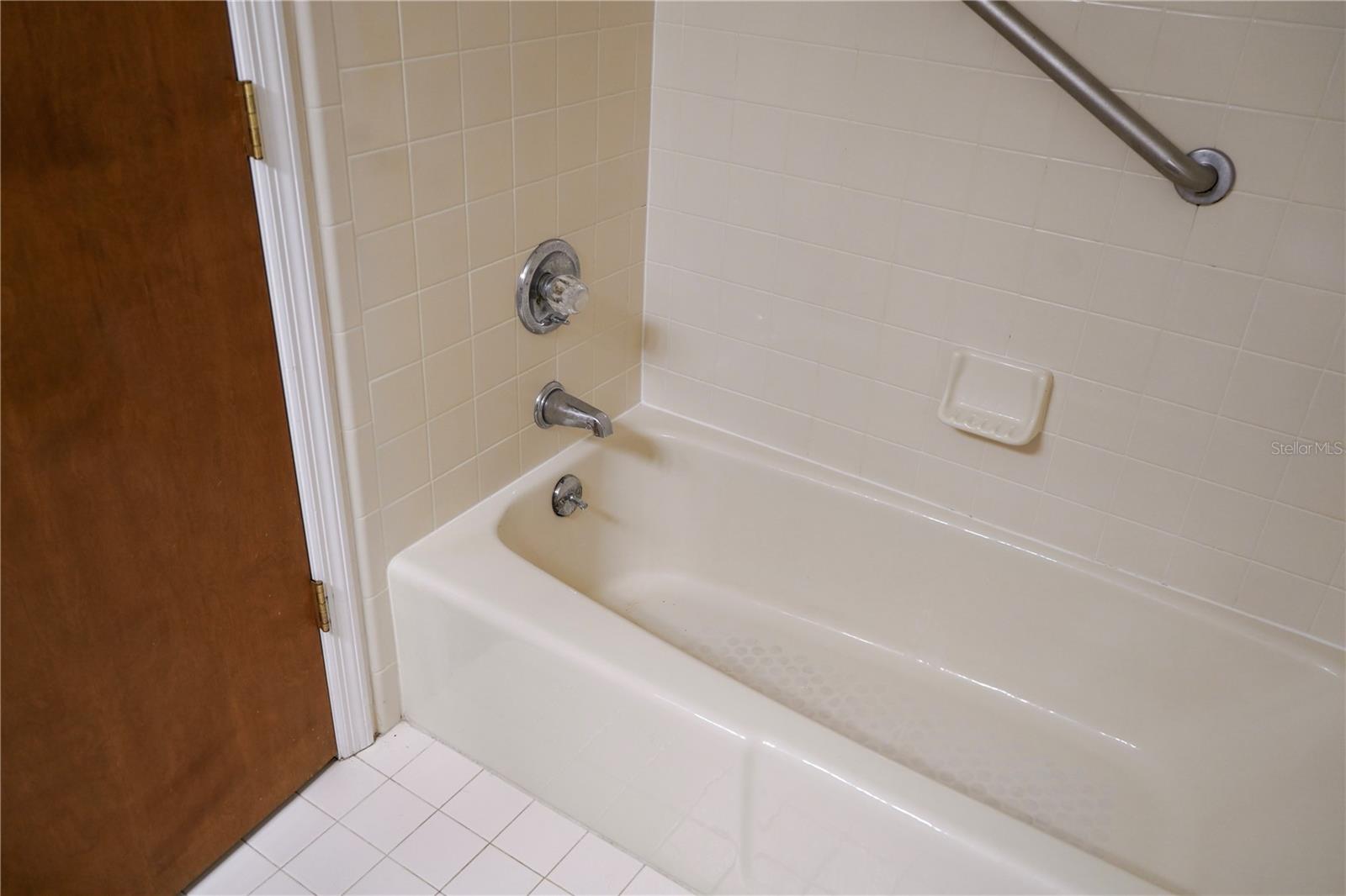 Image 16 of 21 For 101 Grand Plaza Drive P40