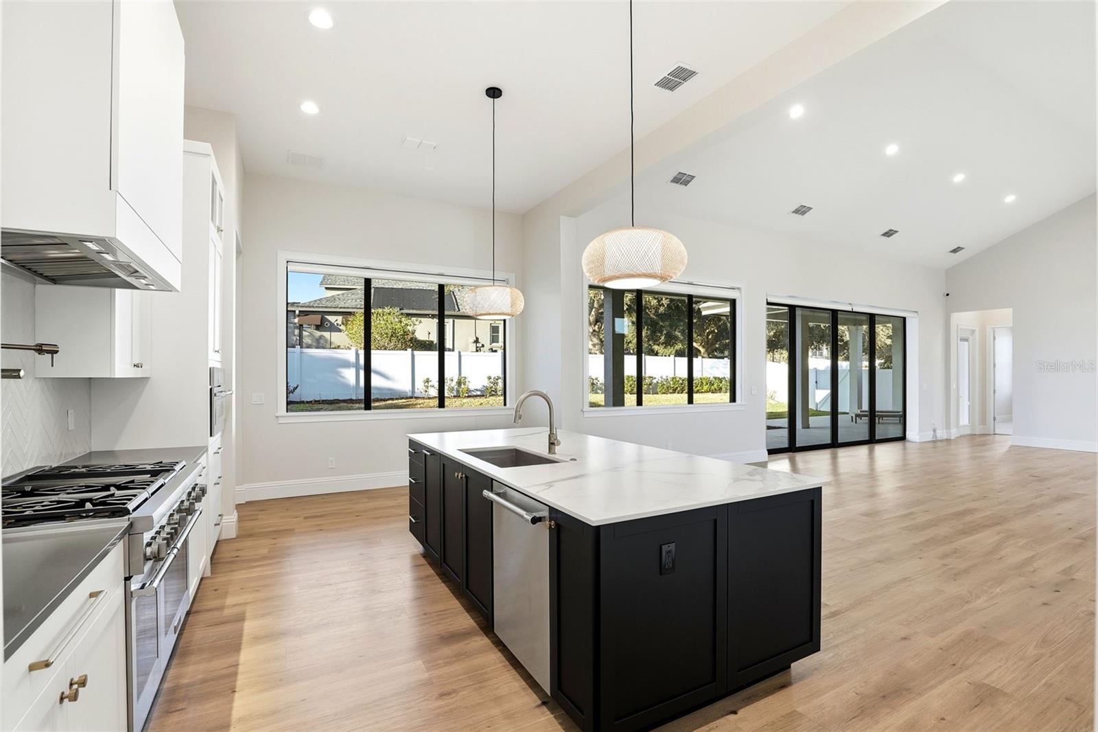 Image 18 of 50 For 705 Largovista Drive