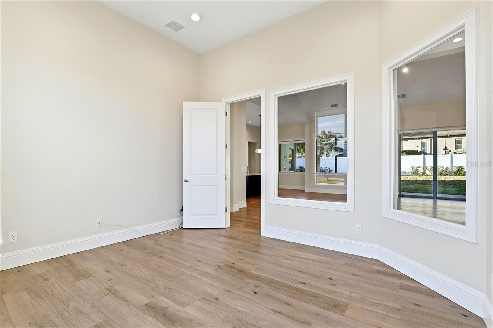 Image 22 of 50 For 705 Largovista Drive