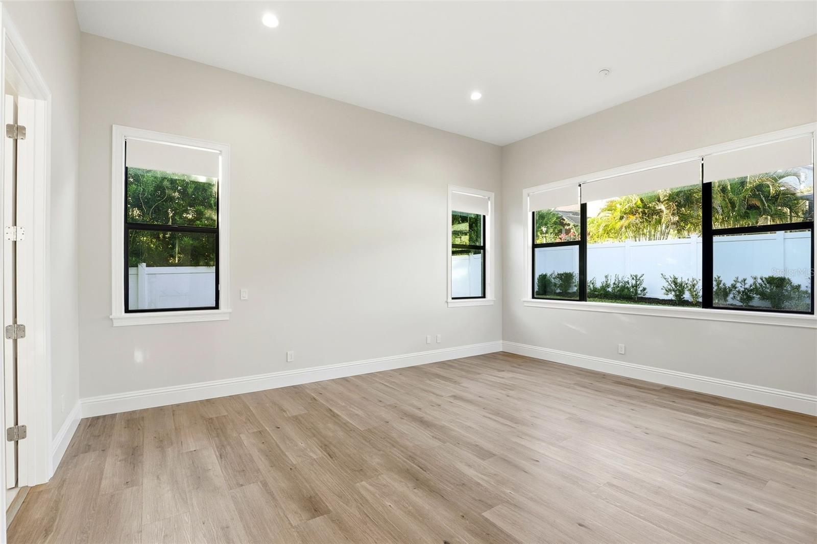 Image 23 of 50 For 705 Largovista Drive