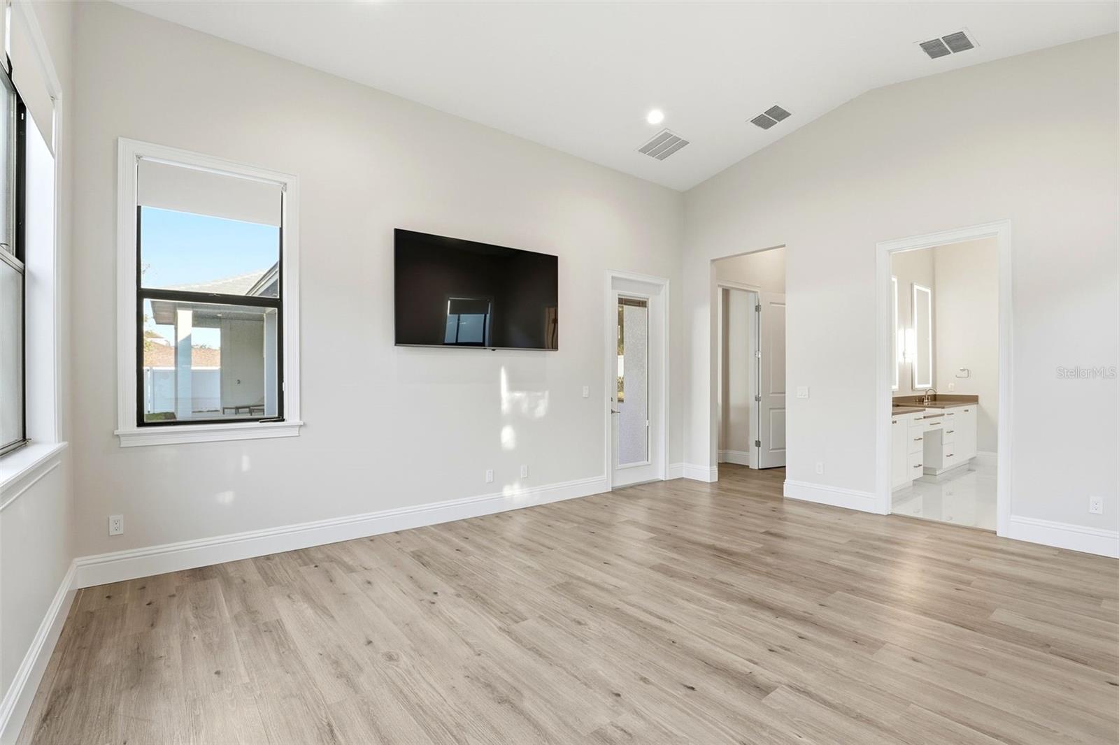 Image 24 of 50 For 705 Largovista Drive