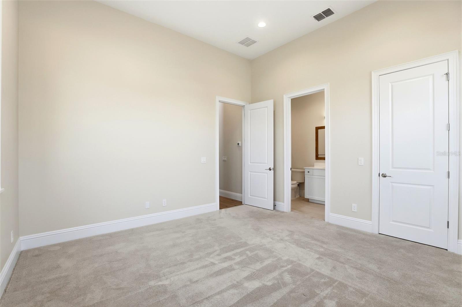 Image 32 of 50 For 705 Largovista Drive