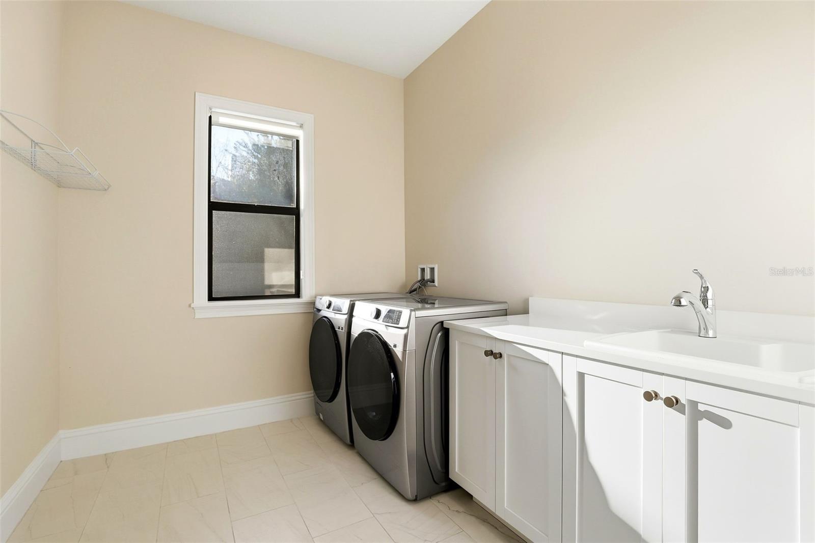 Image 37 of 50 For 705 Largovista Drive