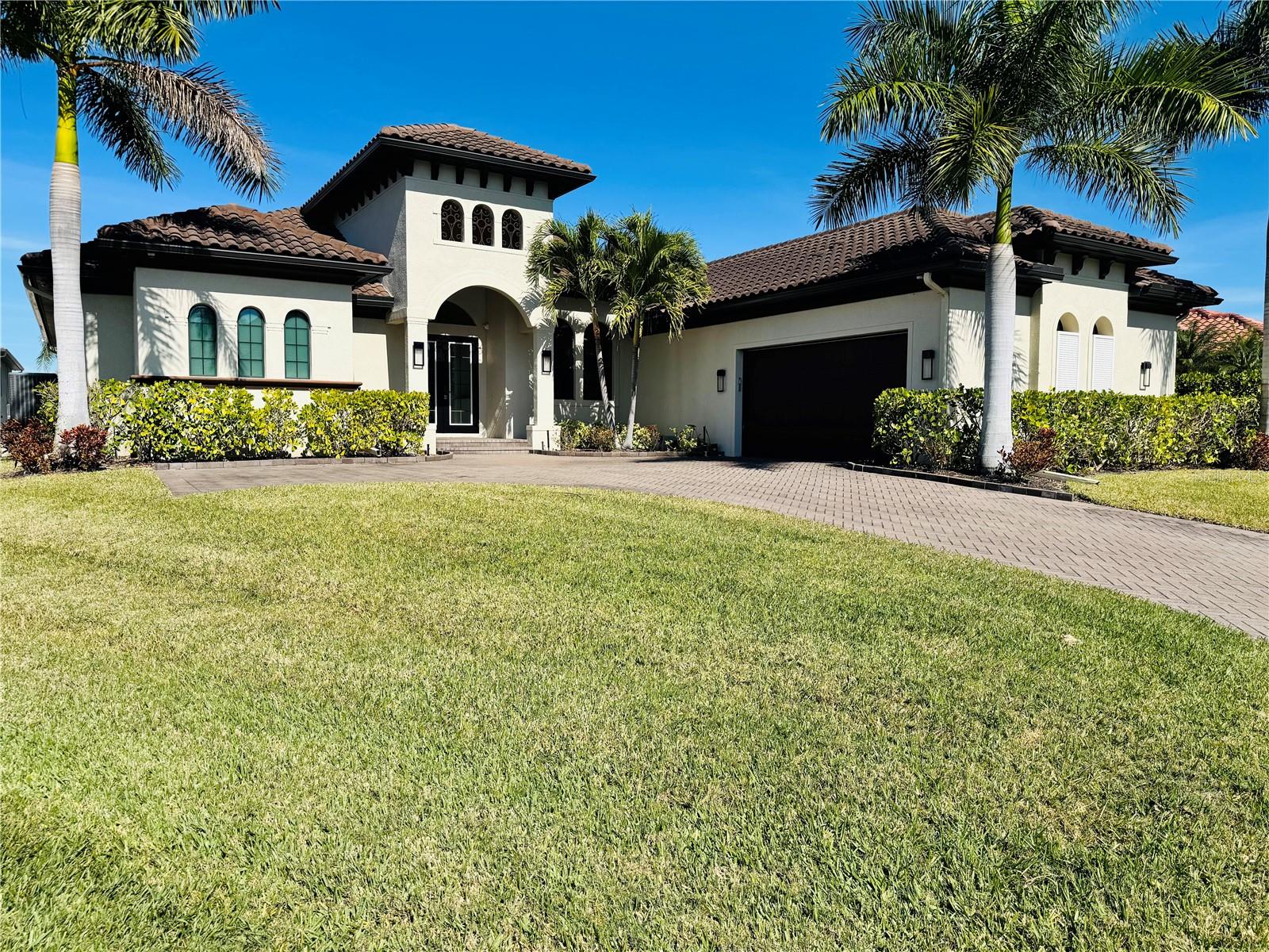 Details for 8533 Lake Circle, FORT MYERS, FL 33908