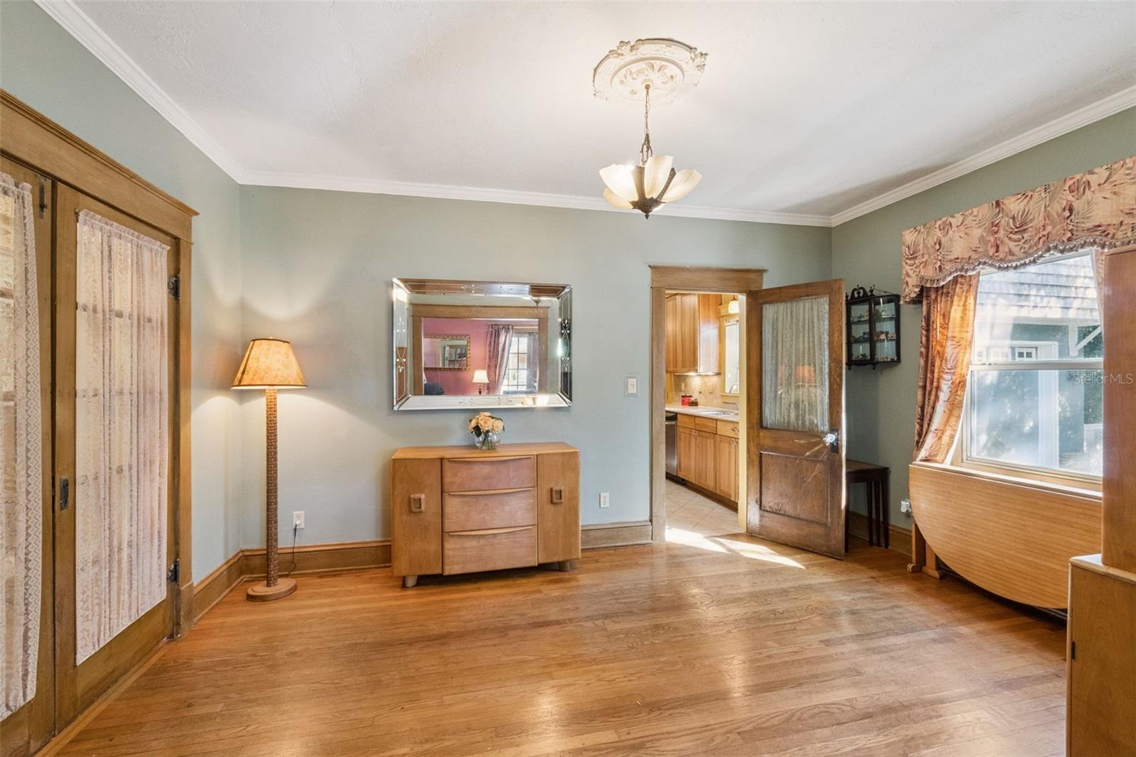 Image 12 of 31 For 1951 Staunton Avenue