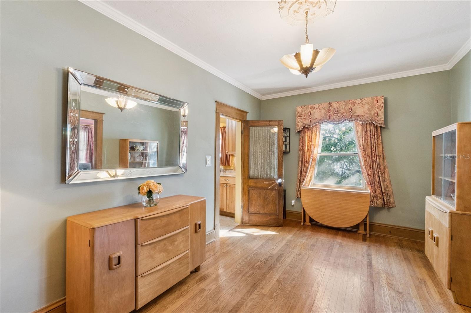 Image 13 of 31 For 1951 Staunton Avenue