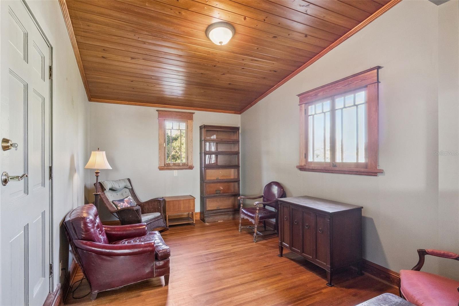 Image 20 of 31 For 1951 Staunton Avenue