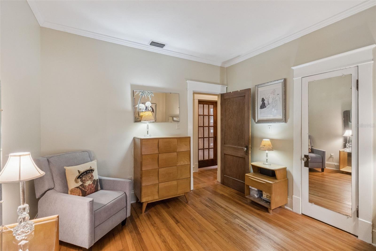 Image 22 of 31 For 1951 Staunton Avenue