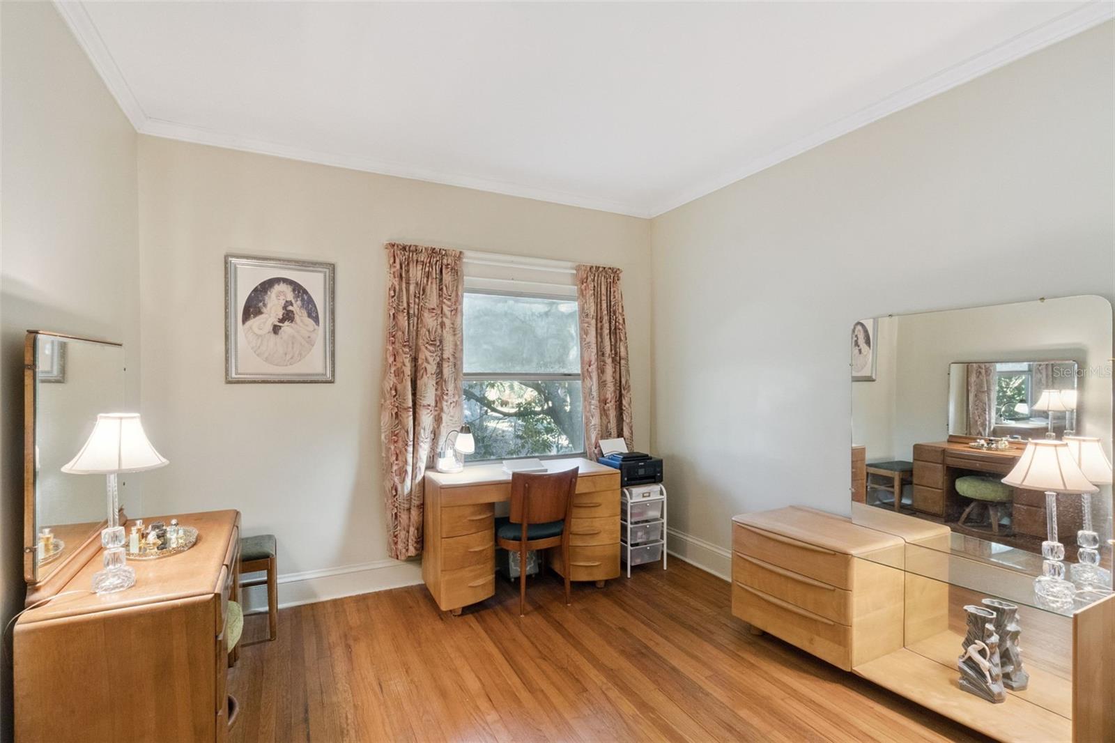 Image 23 of 31 For 1951 Staunton Avenue