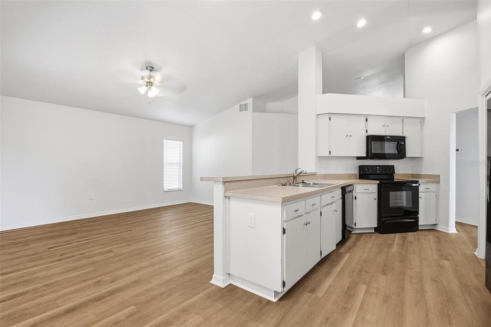 Image 13 of 35 For 10835 Peppersong Drive