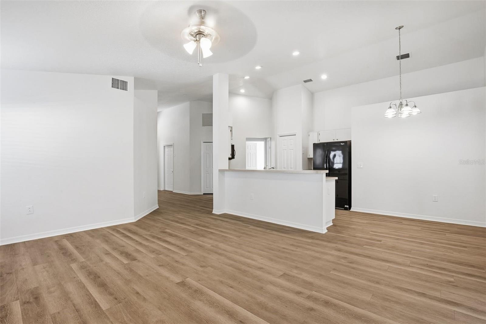 Image 17 of 35 For 10835 Peppersong Drive