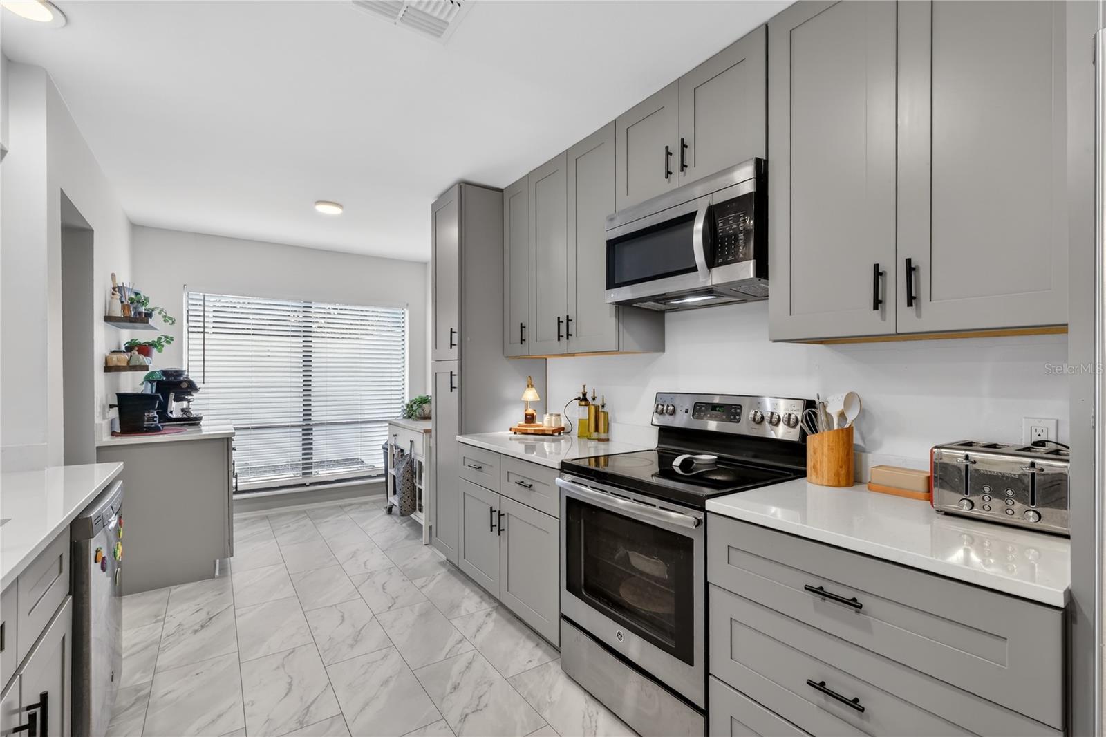 Image 6 of 30 For 4416 Dunwoody Place 9