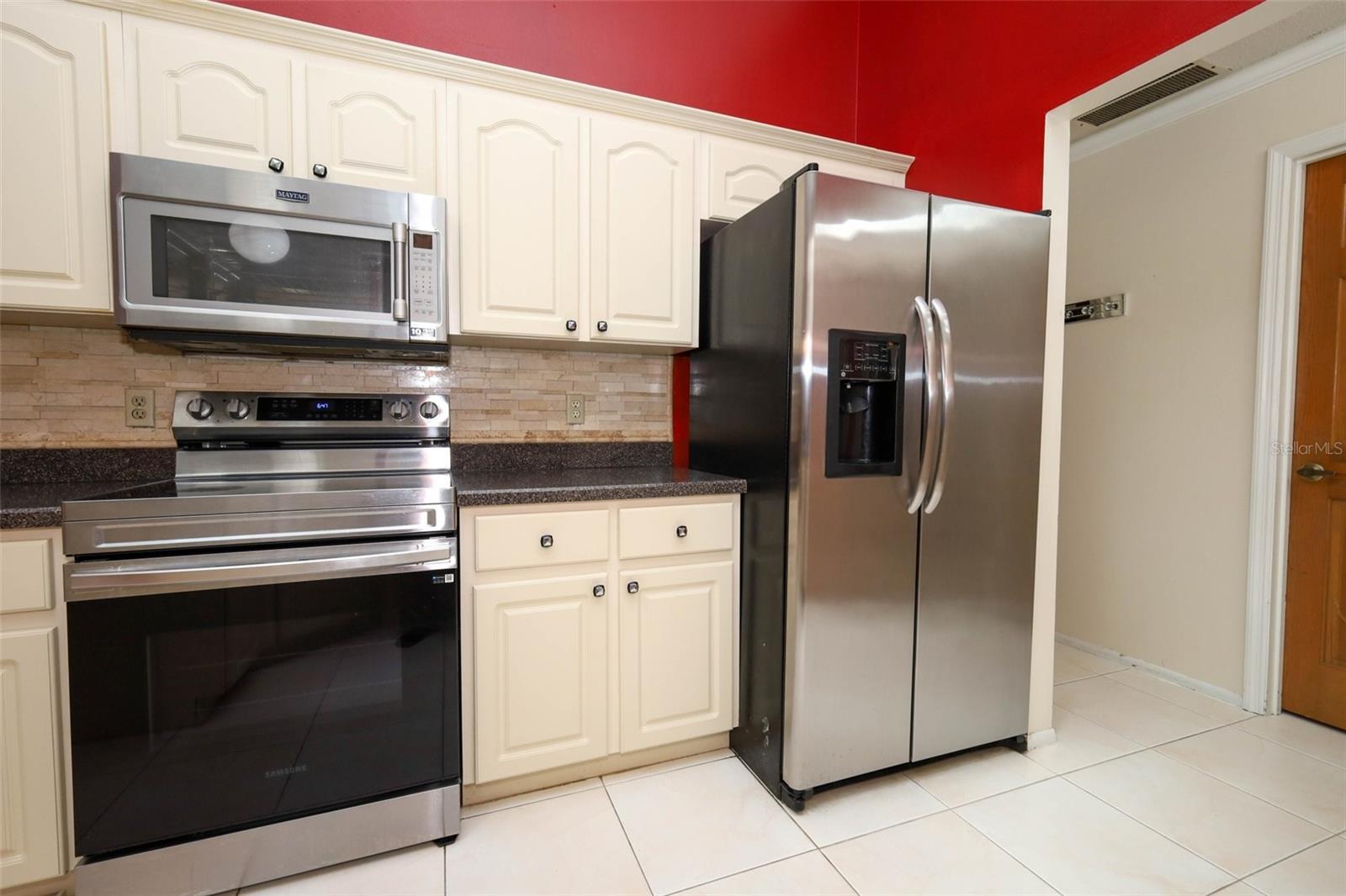 Image 11 of 48 For 7222 High Lake Drive