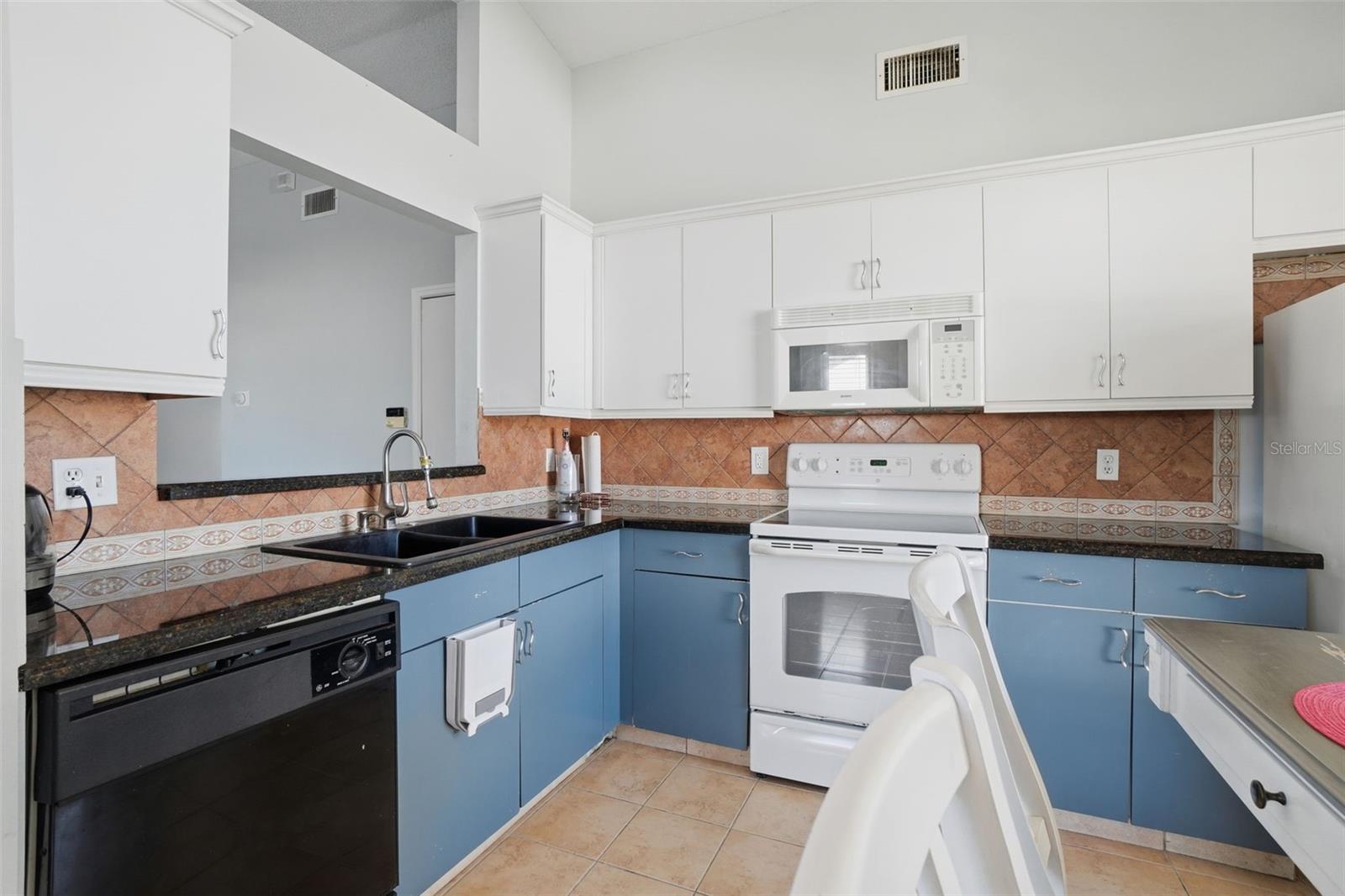 Image 10 of 30 For 9760 Violet Drive