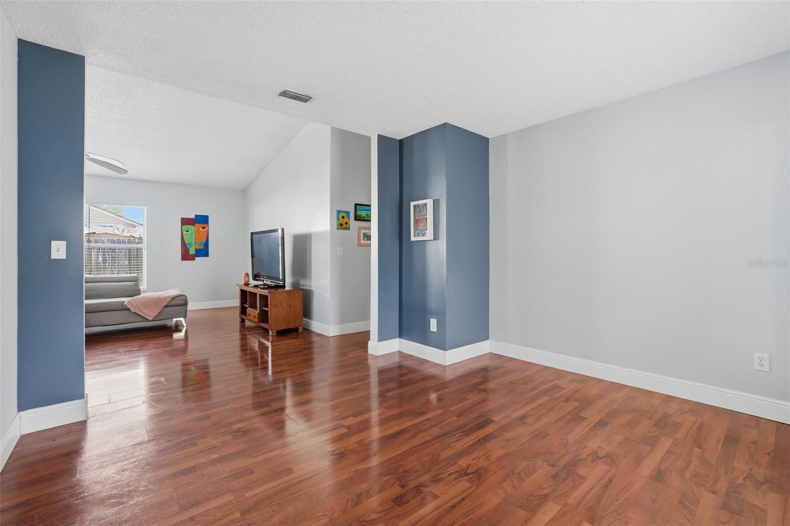 Image 14 of 30 For 9760 Violet Drive