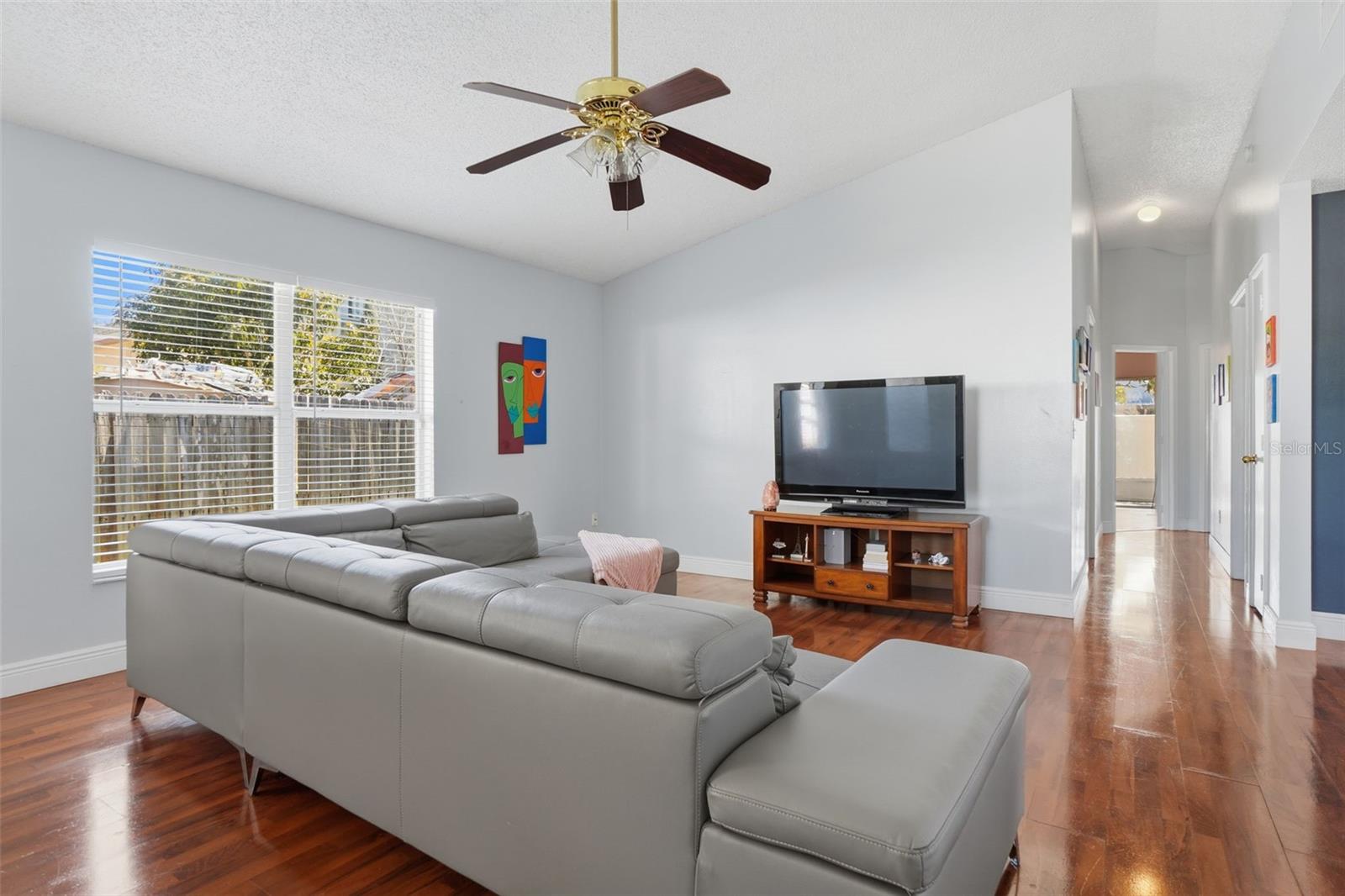 Image 4 of 30 For 9760 Violet Drive