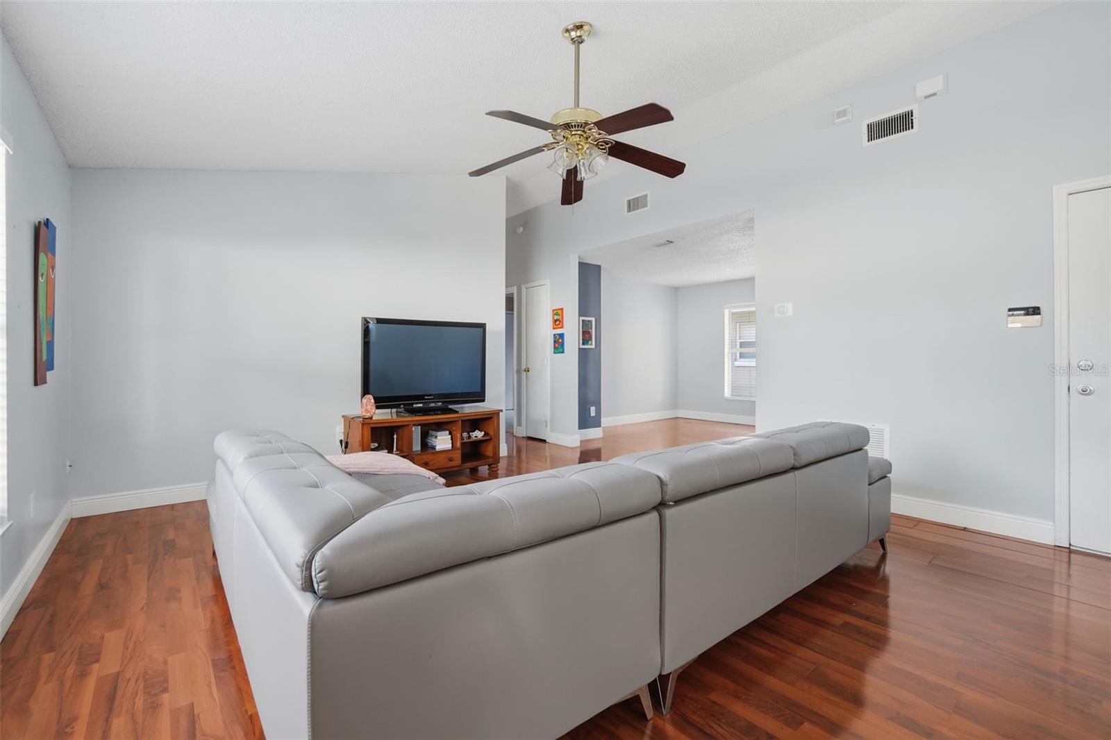 Image 5 of 30 For 9760 Violet Drive