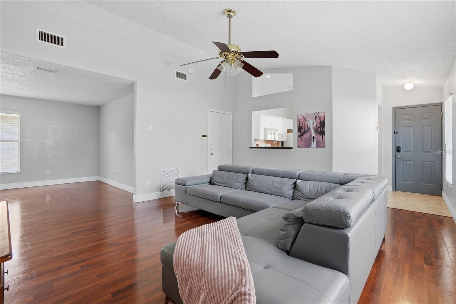 Image 7 of 30 For 9760 Violet Drive