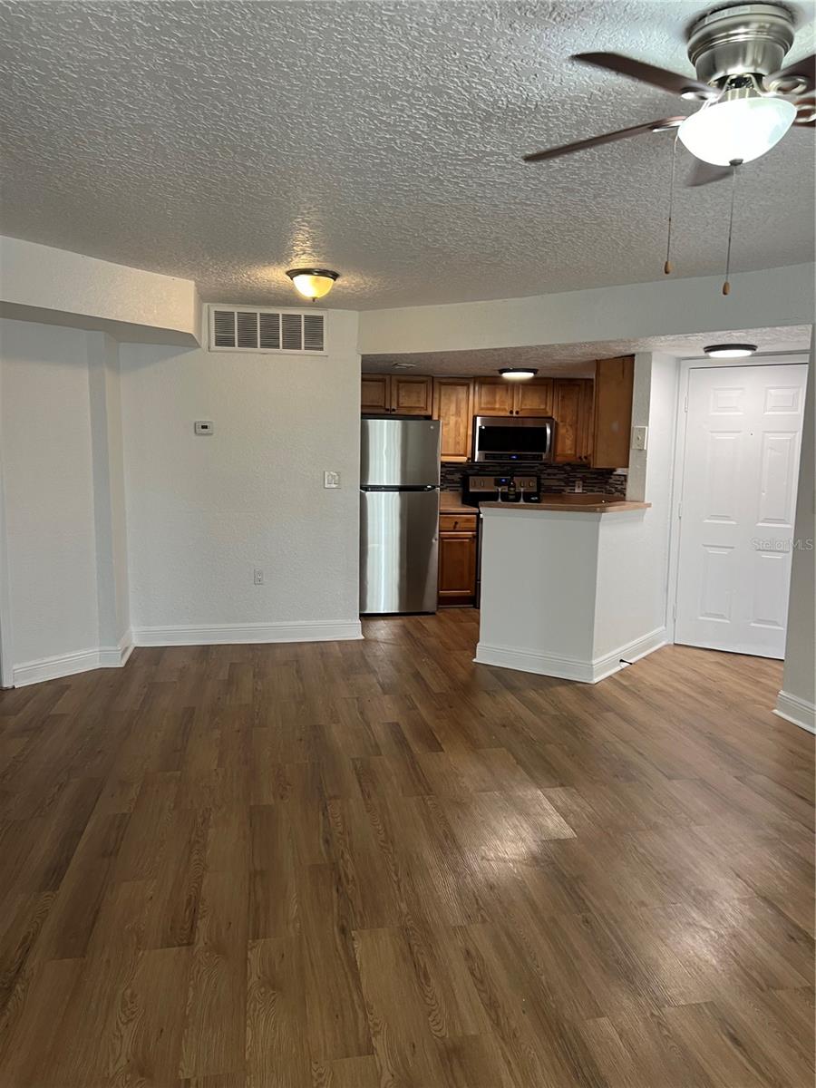 Image 7 of 25 For 1948 Lake Atriums Circle 127