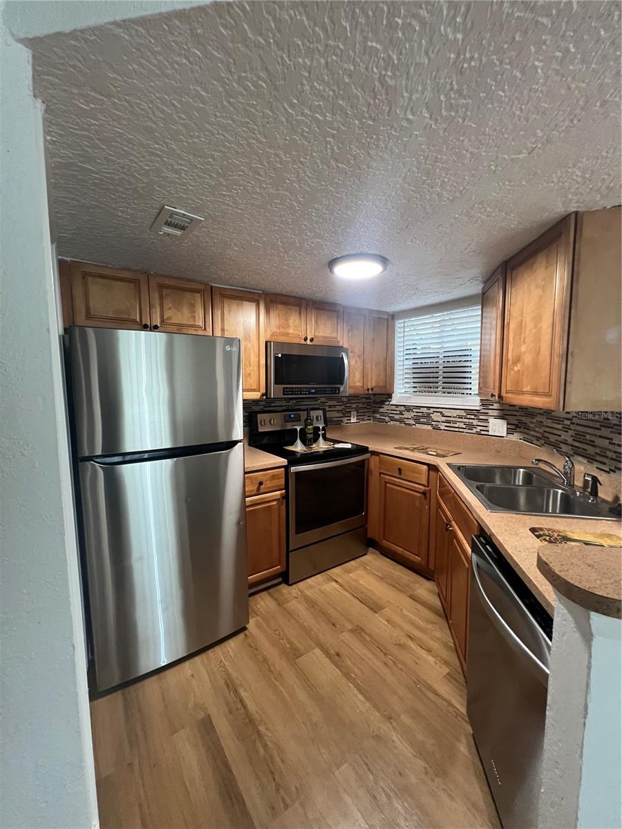 Image 9 of 25 For 1948 Lake Atriums Circle 127