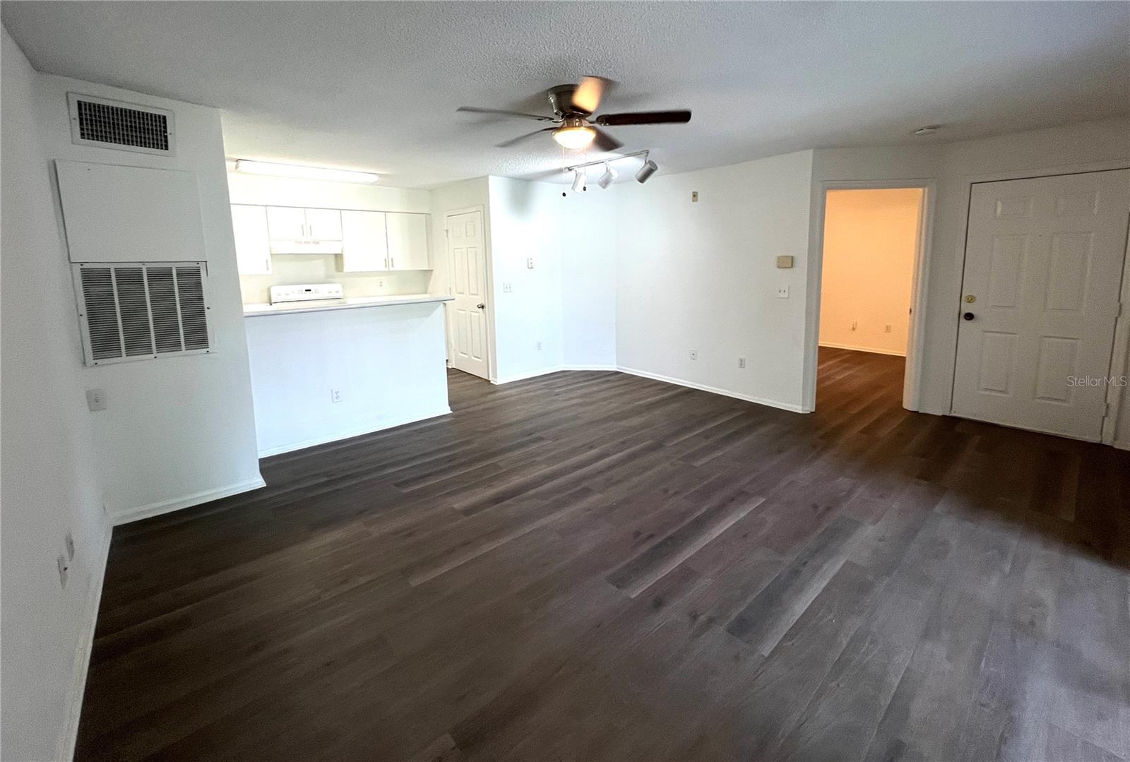 Image 13 of 31 For 2203 Yankee Place 204